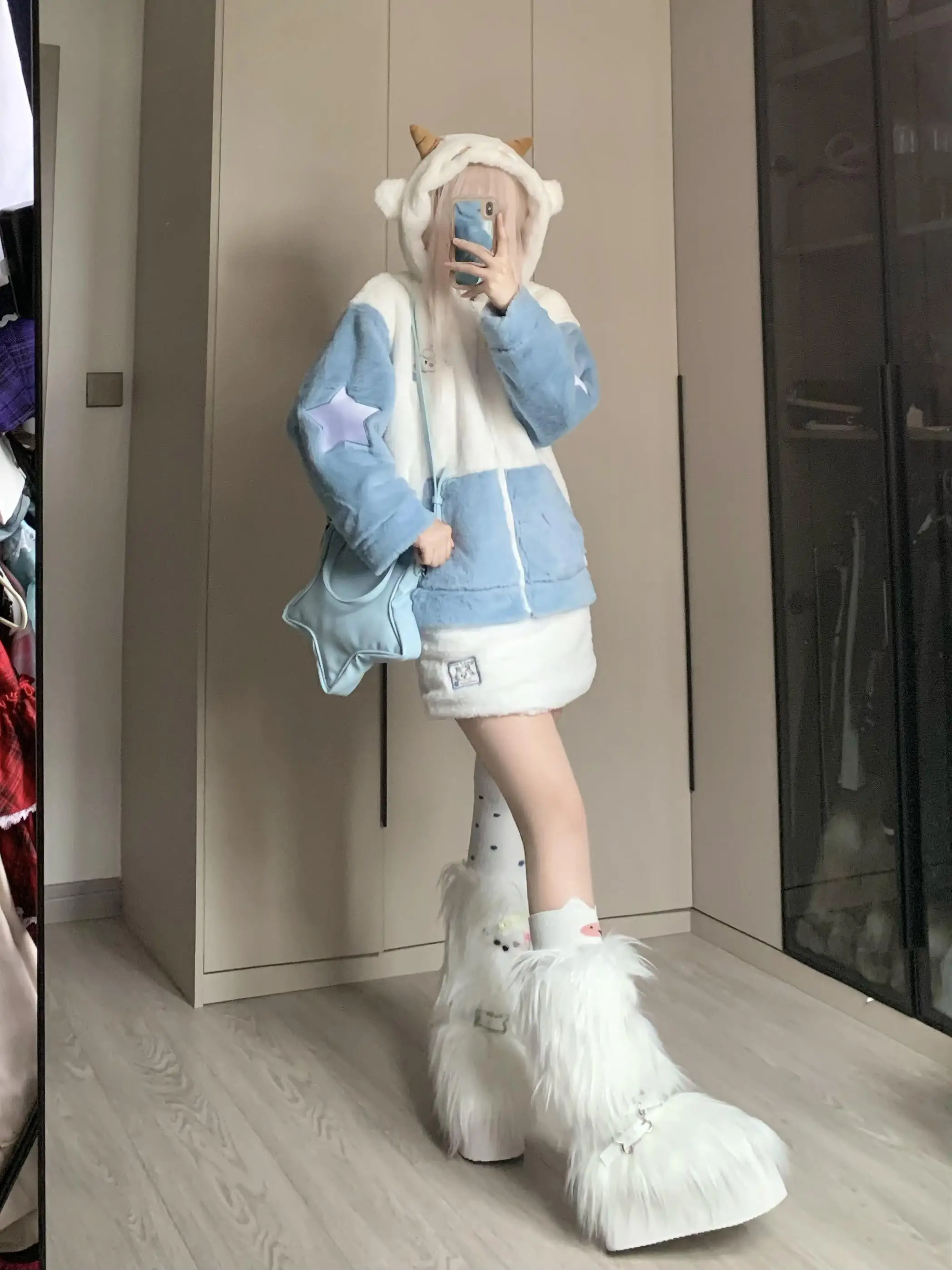 厚底長毛小犬ファッションブーツ：甘さとクールさを兼ね備えた冬のスタイル