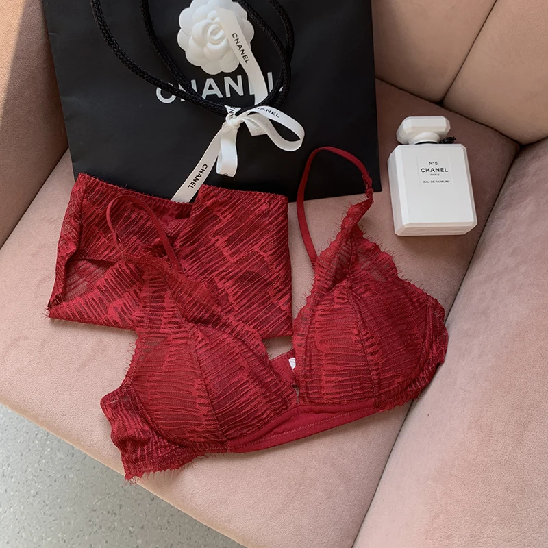 30代の女性がボーナスで買いたいランジェリーは？南フランス風のレースデザインがおすすめ