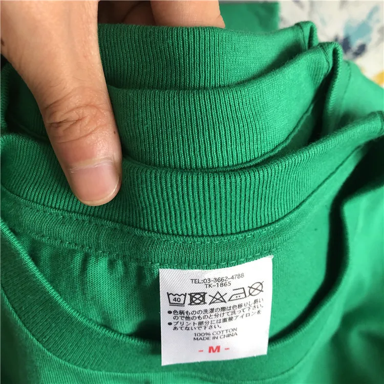 カラフルなコットン丸首Tシャツ：個別化シャツと日常カジュアルスタイルの融合