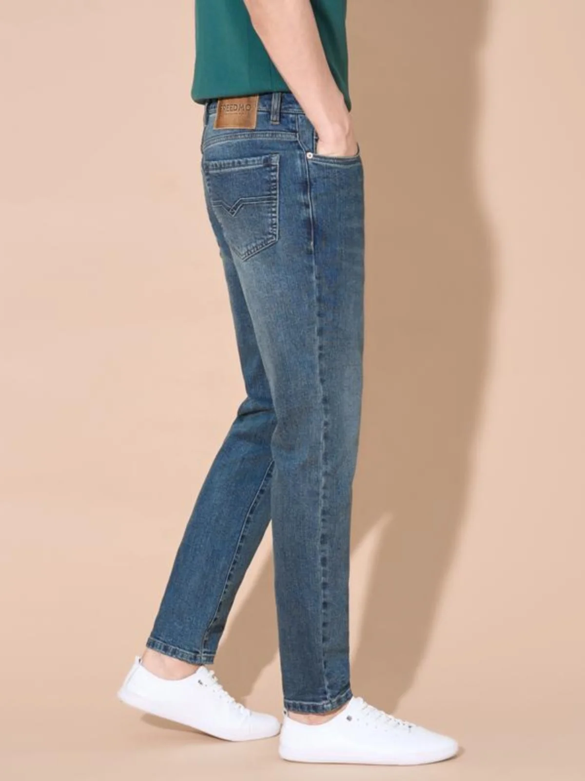 レトロデザイン メン  ズデニムパンツ：スリムフィットで日常に合うカジュアルパンツの選び方