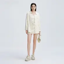 落ち感のあるデザイン！春用デニムシャツ【前開き・襟付き・一重ボタン】