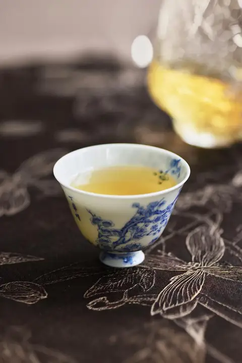 青花柄 手作り高級景德鎮茶杯【個人用・十方雨後デザイン】