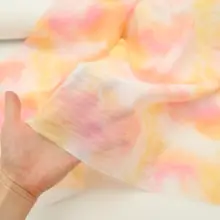 水墨風の柔らかい透け感のある生地【鵬黄と桃色オレンジのタイダイ・麻・厚手天丝混紡】