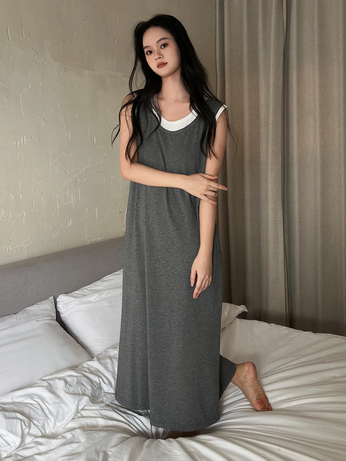 コットンリネンワンピースの夏用性と実用性を検証：薄手無袖ロングドレスの実測データ