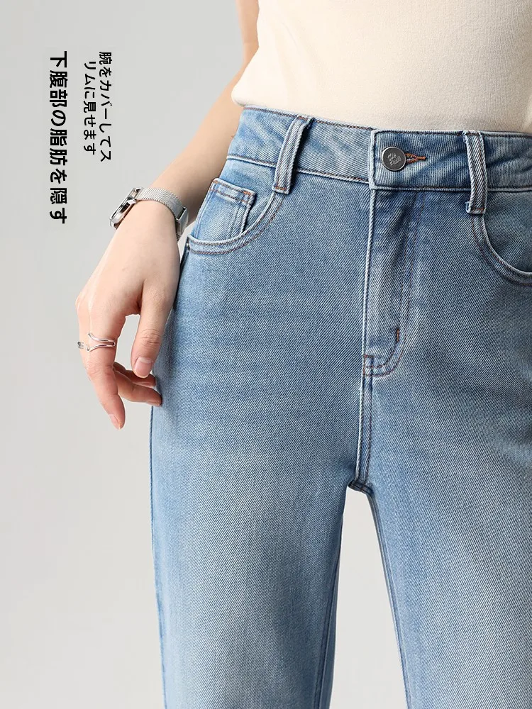ブラックデニム コーデ | 小柄女性向けストレートデニムパンツのフィット感と色調バランス