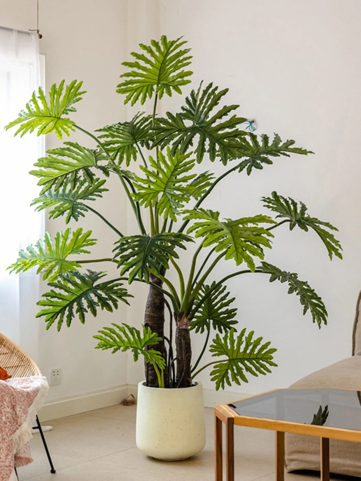 高級感のある春羽デザイン人工観葉植物：大型落地式でリビングを軽奢風に
