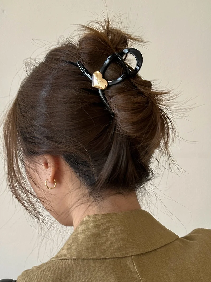 金属製ハート型ブラックヘアクリップ：中型シャーククリップの実用性と耐久性解析