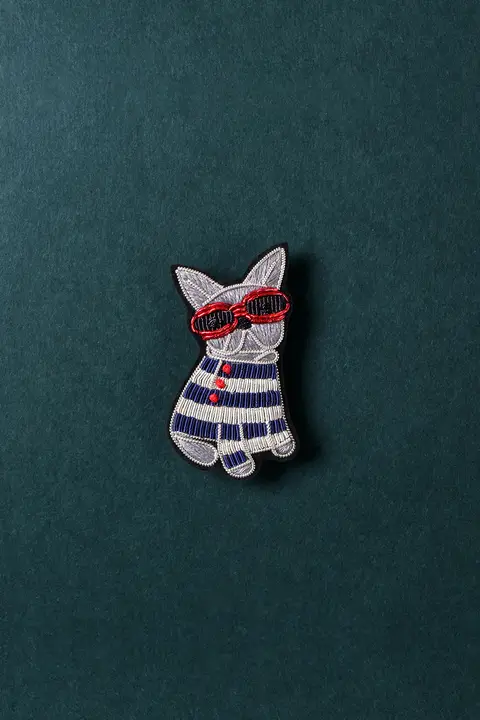 動物モチーフの高級デザインブローチ【刺繍装飾・ファッションアクセサリー】
