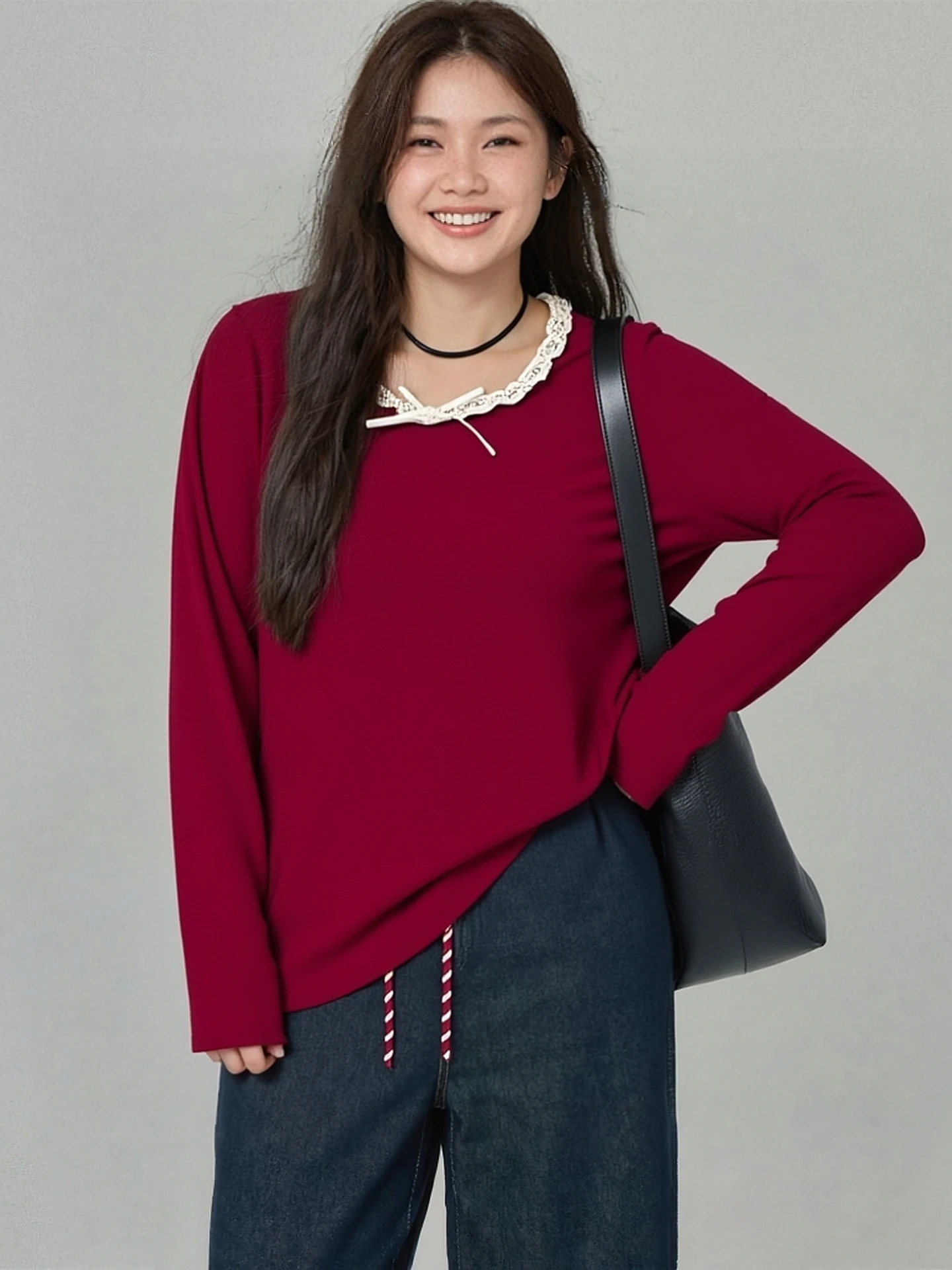 大きいサイズのフラワーレース付き女性用トップス：赤い色合いとゆったりフィットの実用性を検証