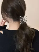 液体金属蝶型ヘアクリップ【ハーフアップ・シンプルデザイン・おしゃれ】