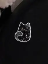 高級感あふれる可愛い猫モチーフブローチ【洗練されたデザイン・コートやスーツに最適】