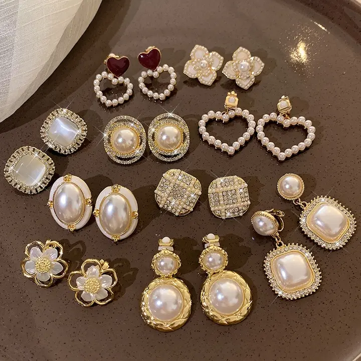 洗練されたデザイン！パールイヤーカフ【穴あけ不要・軽やか・上品な雰囲気】