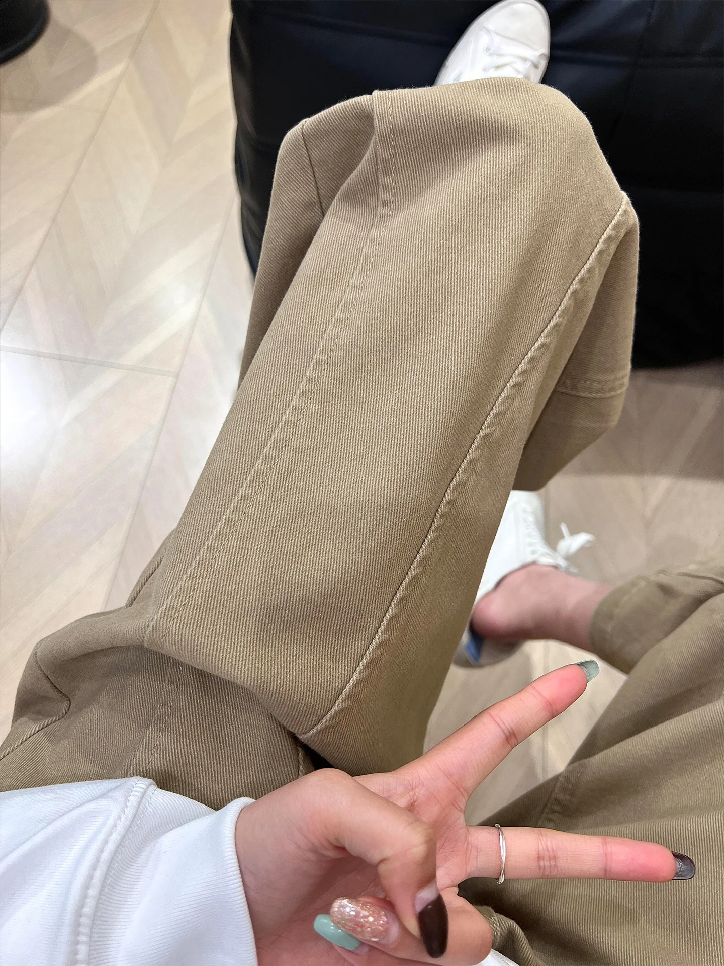 カキ色のフレアデニムパンツ：夏用の小柄女性向け高腰阔腿スタイル