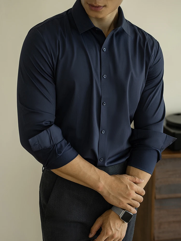 40代から50代の男性にぴったり？オフホワイト・ブルー・ネイビーのシャツで失敗しない選び方は？