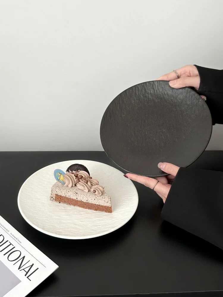 ハイエンドクリエイティブロックパターンセラミックケーキプレート：北欧風純色デザインの8インチ甜品盤
