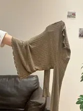 秋冬用 カフェブラウンのフリル付き長袖Tシャツとハイウエストチェック柄Aラインスカート（セットアップ対応）