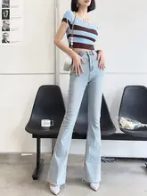 ハイウエストデニムパンツ【伸縮性・フリンジ仕上げ・浅いブルー・微フレア】