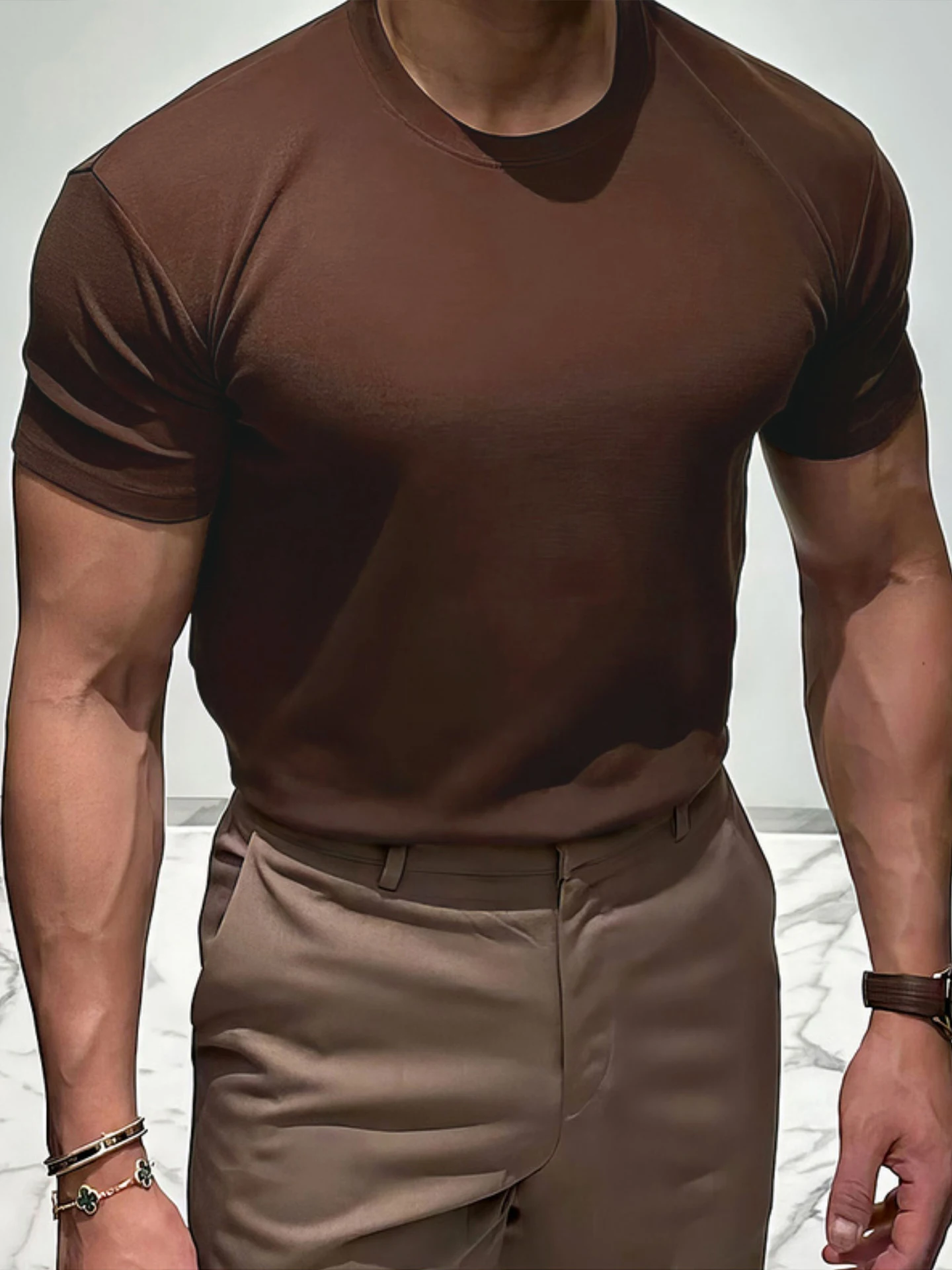 メンズTシャツが似合う体型を選ぶには？フィット感と機能性を両立する「普锐马ス」の白色ラウンドネックTシャツがおすすめ