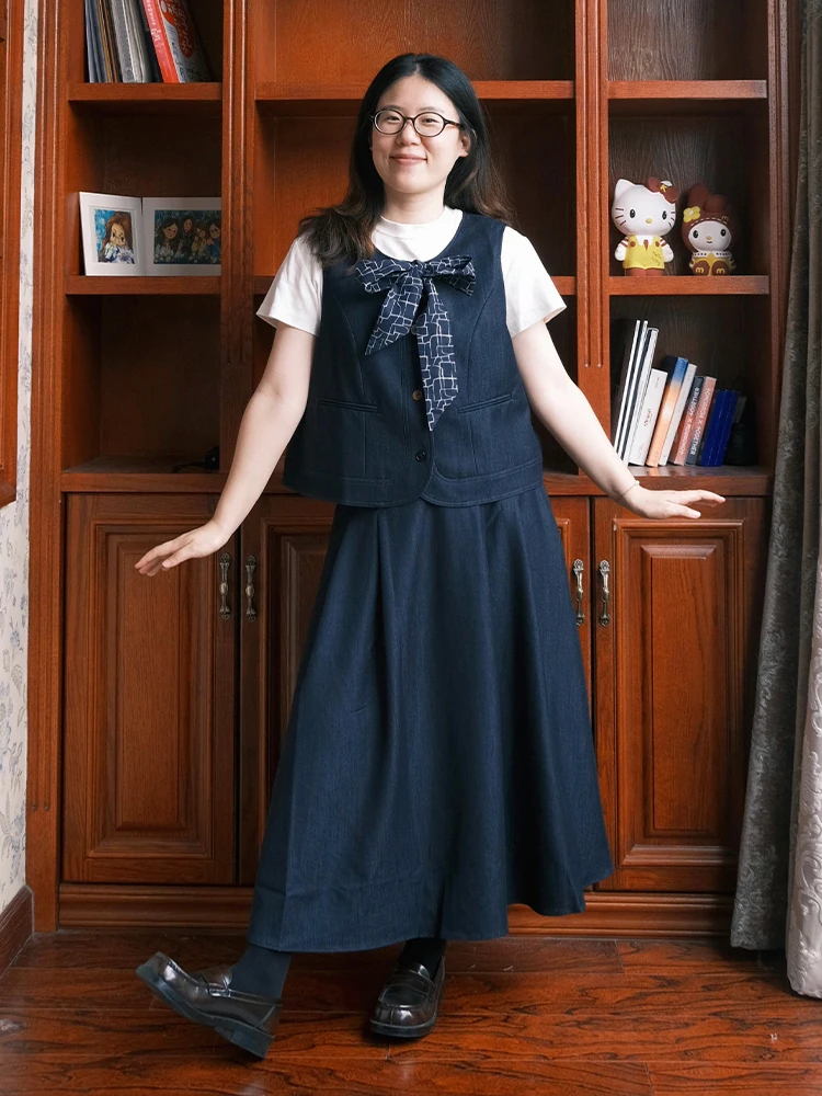 ジーパンに合う服は、実はスカートが救う？独束の北欧風ジャンパースカートで見つけた秋のスタイル革命
