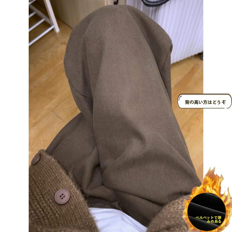 カフェ色ワイドレッグパンツ：通勤風のルーズフィットロング丈スタイルを実現