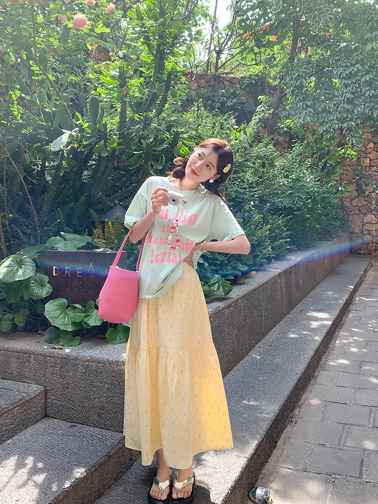ドットスカート コーデ 夏 どうやって着る？曾小咸のカラフルセットアップが解決する3つのポイント