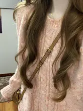 ラフな雰囲気のピンクのクルーネックニットセーター【ゆったりシルエット・ケーブル編み】