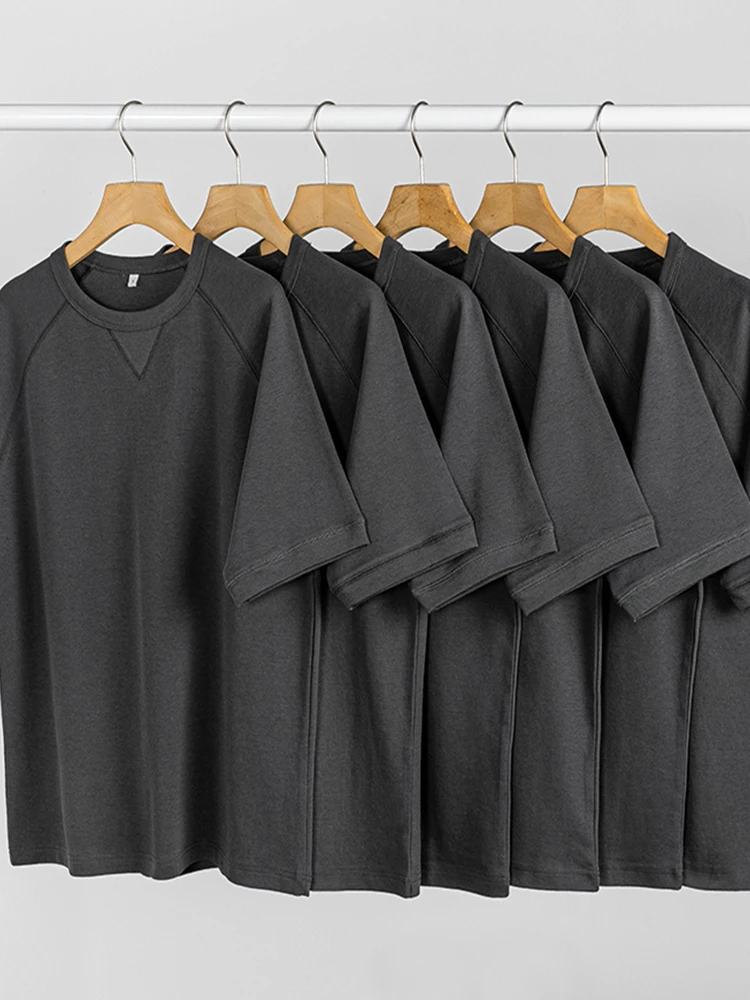 高級グレーの重厚なラグラン袖半袖Tシャツ：短袖シャツとしての実用性と着心地の分析