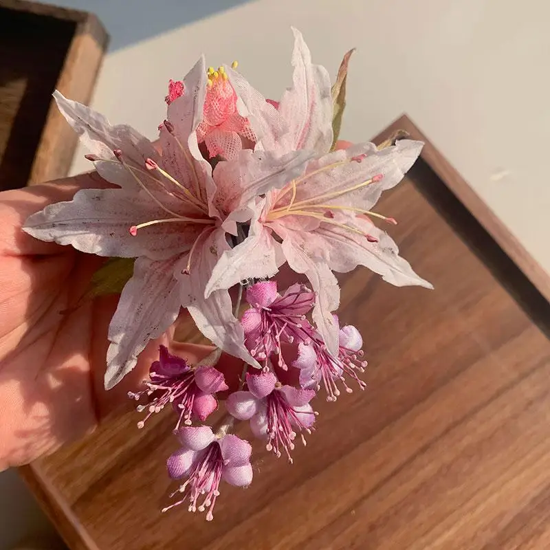 手作りの燭花百合ヘアクリップ：花留め代用としての実用性とデザイン特性