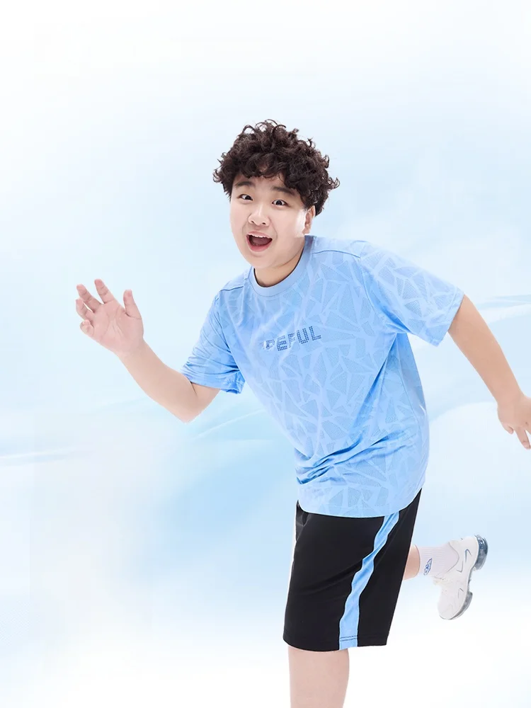 1人運 動で汗をかく季節に、どんなTシャツが最適か？