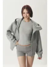 高級感のあるグレーのゆったりとしたフード付きパーカー【長袖・ジップアップ・女性用】