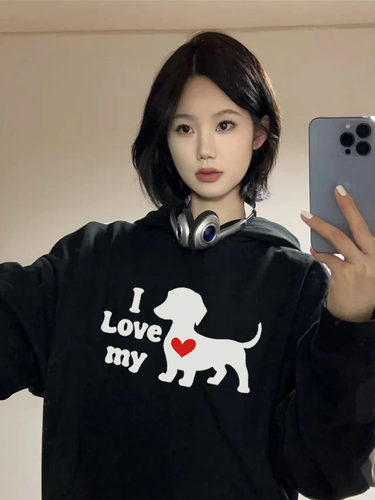 犬のプリント入りパーカー：フード付きカジュアルスタイルの実用性とデザイン分析