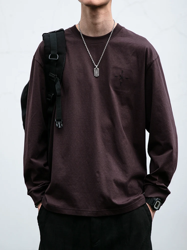 丈の長いTシャツをどう選ぶ？シンプルな刺繍デザインが通勤や日常に与えるリアルな影響とは