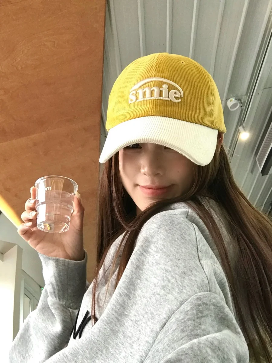 秋冬用 コーデュロイキャップ【刺繍入り・カップル向け・バイカラー】の特徴と実用性