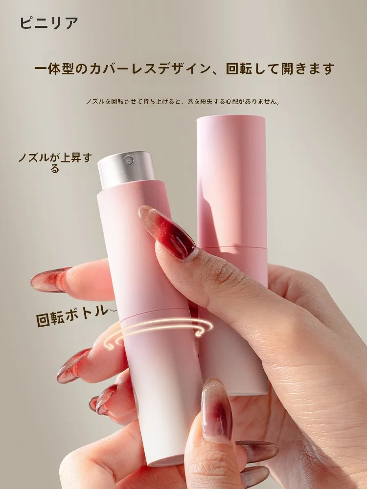 青い香水ボトルを選ぶべき理由は？実は「青」が伝える、メンズの内面の色に気づくこと