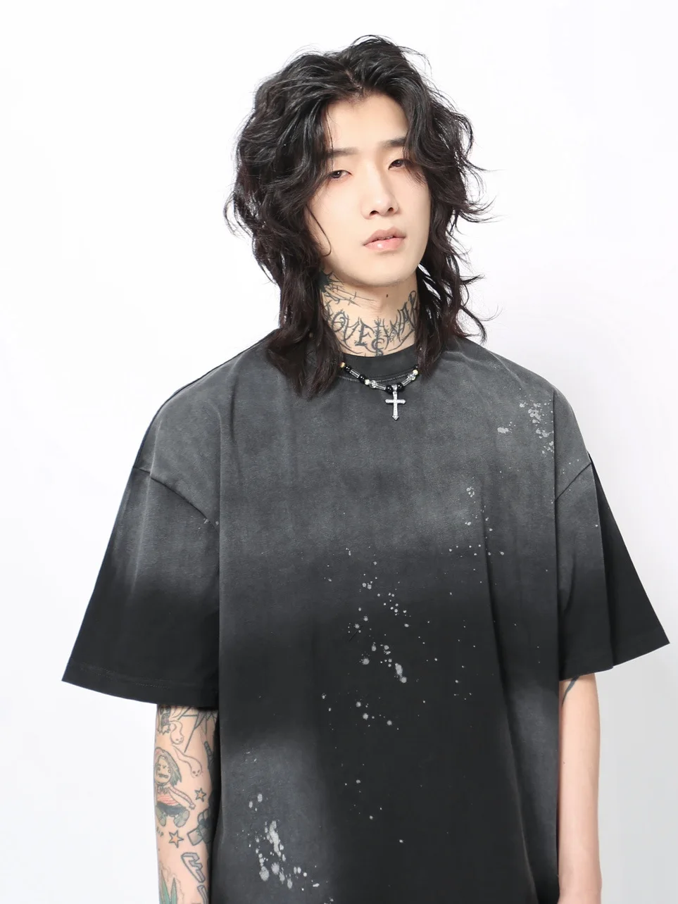 色あせたtシャツを元に戻すのは無理？そんな悩みを解決する、リアルな復活スタイルとは
