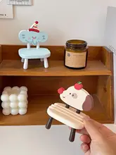 可愛い犬の椅子型スマホスタンド【カートゥーンデザイン・デスク用】