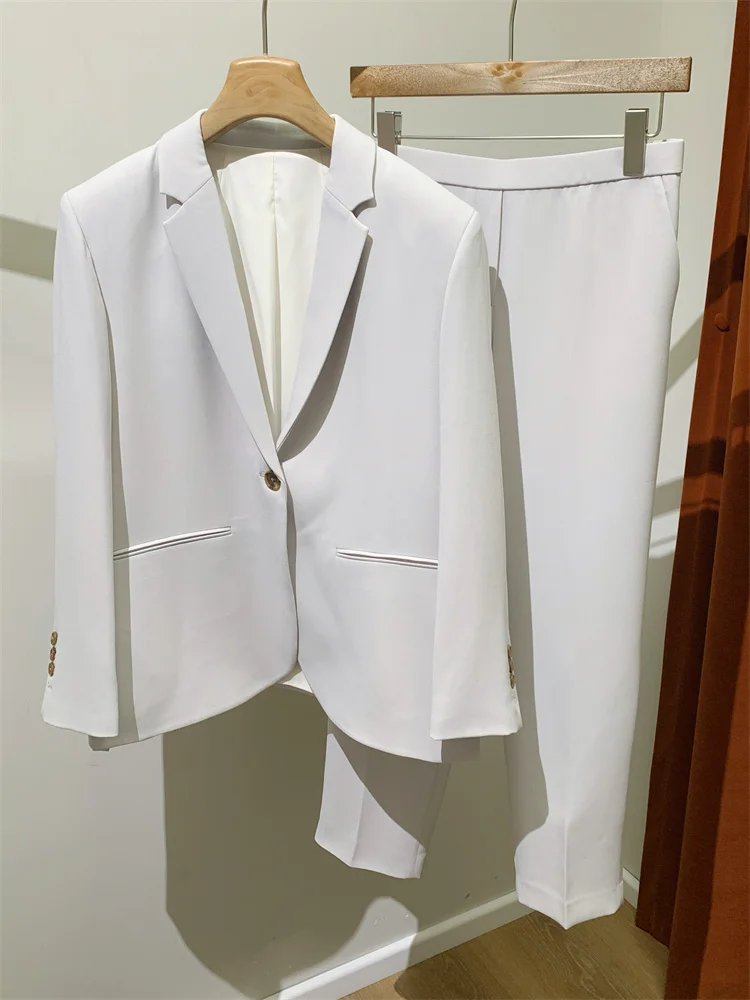 大人可愛い服 40代コーデの完全ガイド：体のラインを意識した選び方