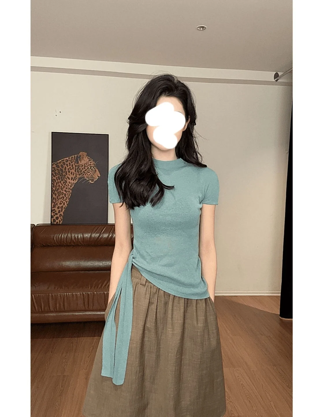 紫色のハイネックショートスリーブTシャツ：20代女性の日常通勤スタイ  ルに最適な通勤風ベーシックトップス
