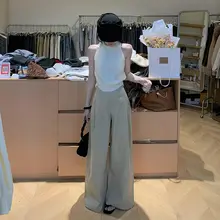 カーキ色のフレアパンツ【ゆったりしたシルエット・秋用・女性用】