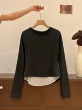 グレーVネック重ね着風刺繍長袖Tシャツ【レディース・スリムフィット・ユニークデザイン】（セットアップ対応）