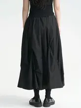 デザイン性の高い黒のプリーツスカート【春秋用・女性用】