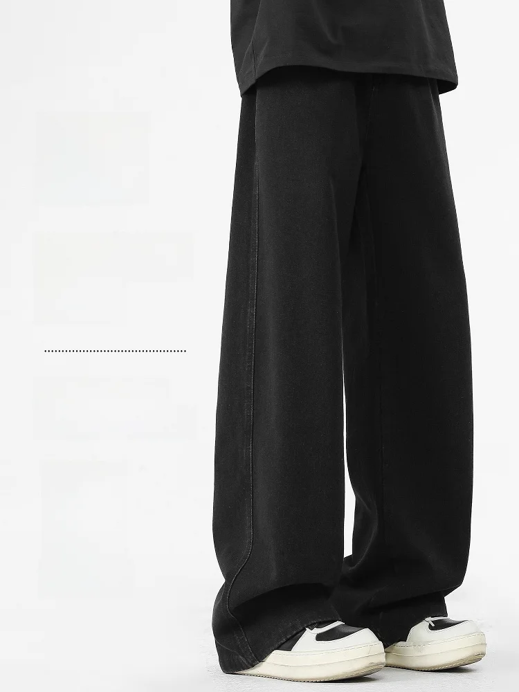 涼しげなメンズデニムパンツ：50代のカジュアルスタイルに最適なワイドレッグパンツ