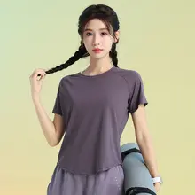 ゆったりシルエットのレディースランニングTシャツ【夏用・メッシュ素材・速乾・ヨガ対応】