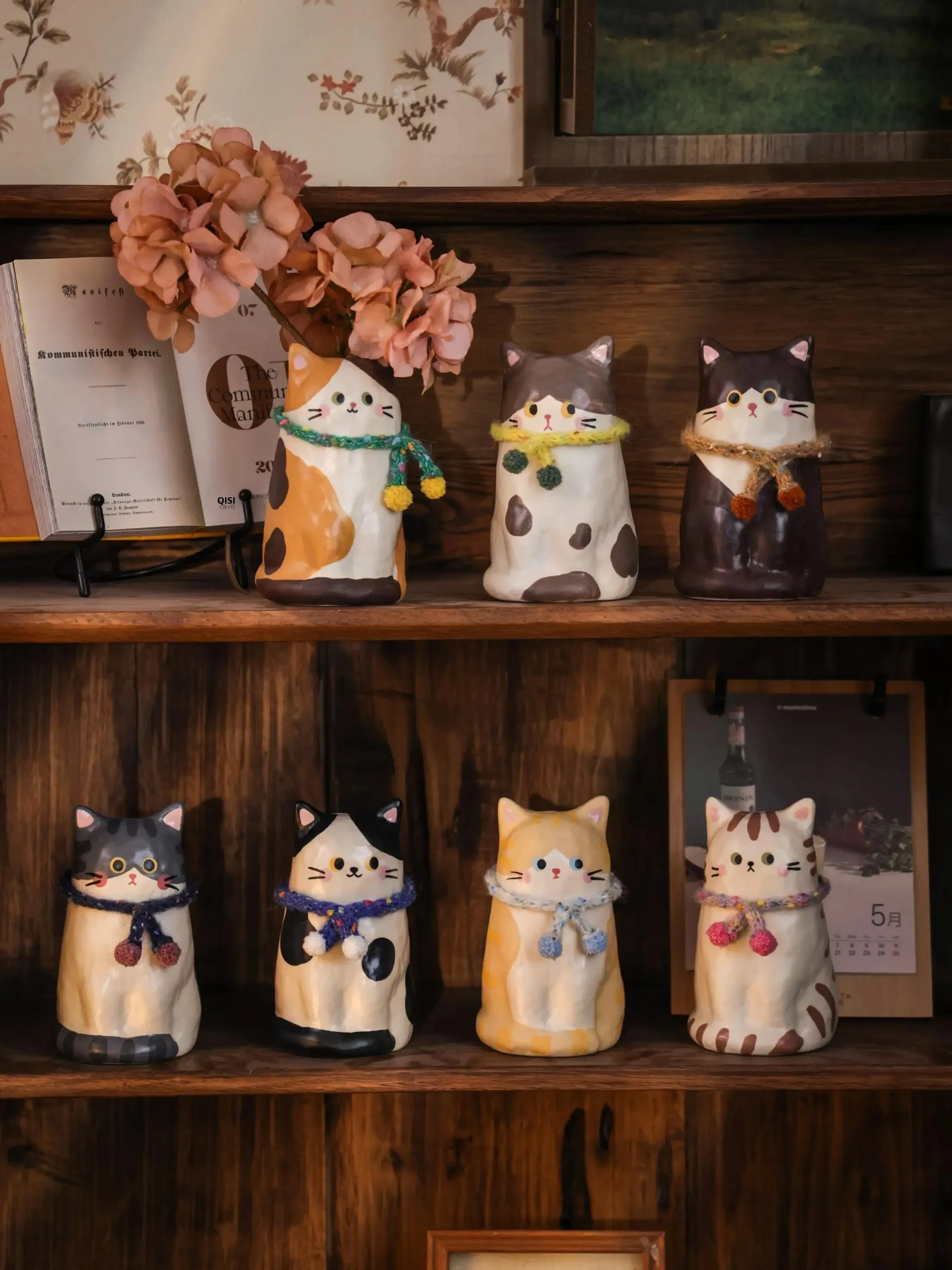 猫キャラクターの花瓶を選ぶべきタイミングは？実は「デスクに置く」だけで心が癒される