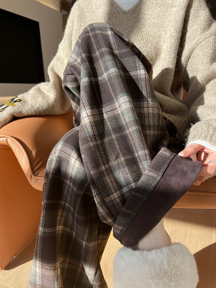 チェック柄厚手パンツ：秋冬に着るハイウエストストレートパンツの実用性とコーデパターン