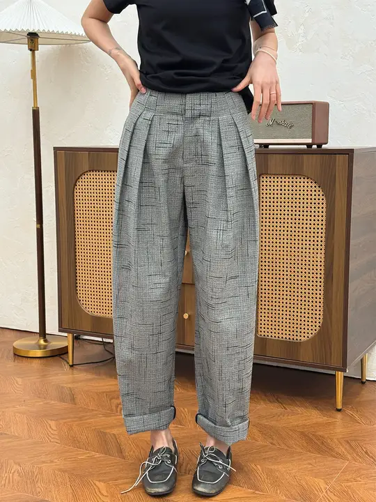 グレーのシンプルでしたストレートパンツ【小柄向け・春用・極上の柔らかさ】（セットアップ対応）