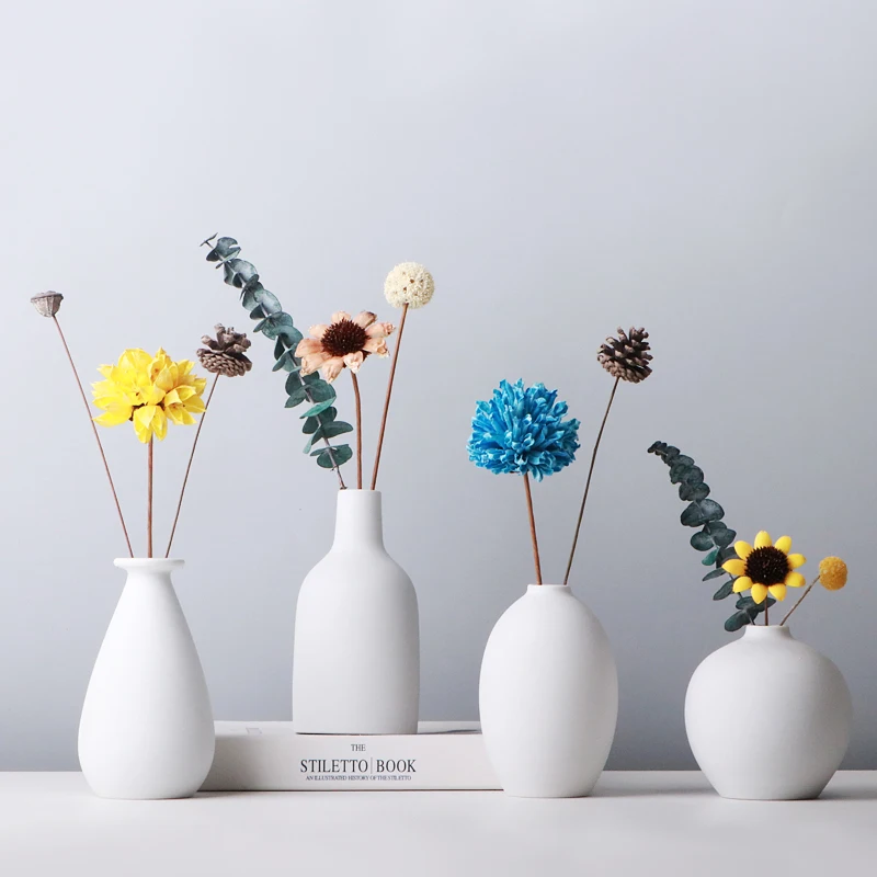 韓国インテリアを再現｜カフェ風部屋の作り方 - ミニ陶器花瓶のデザインと色調