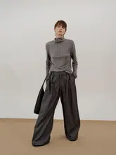 スタイリッシュなウエスト折りたたみデザインのスーツパンツ【シンプルでオシャレ】