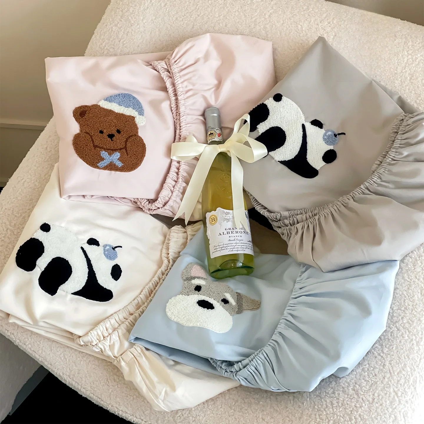 かわいいカートゥーン刺繍の全棉ベッドカバー：カラフルデザインで快適な睡眠環境を実現