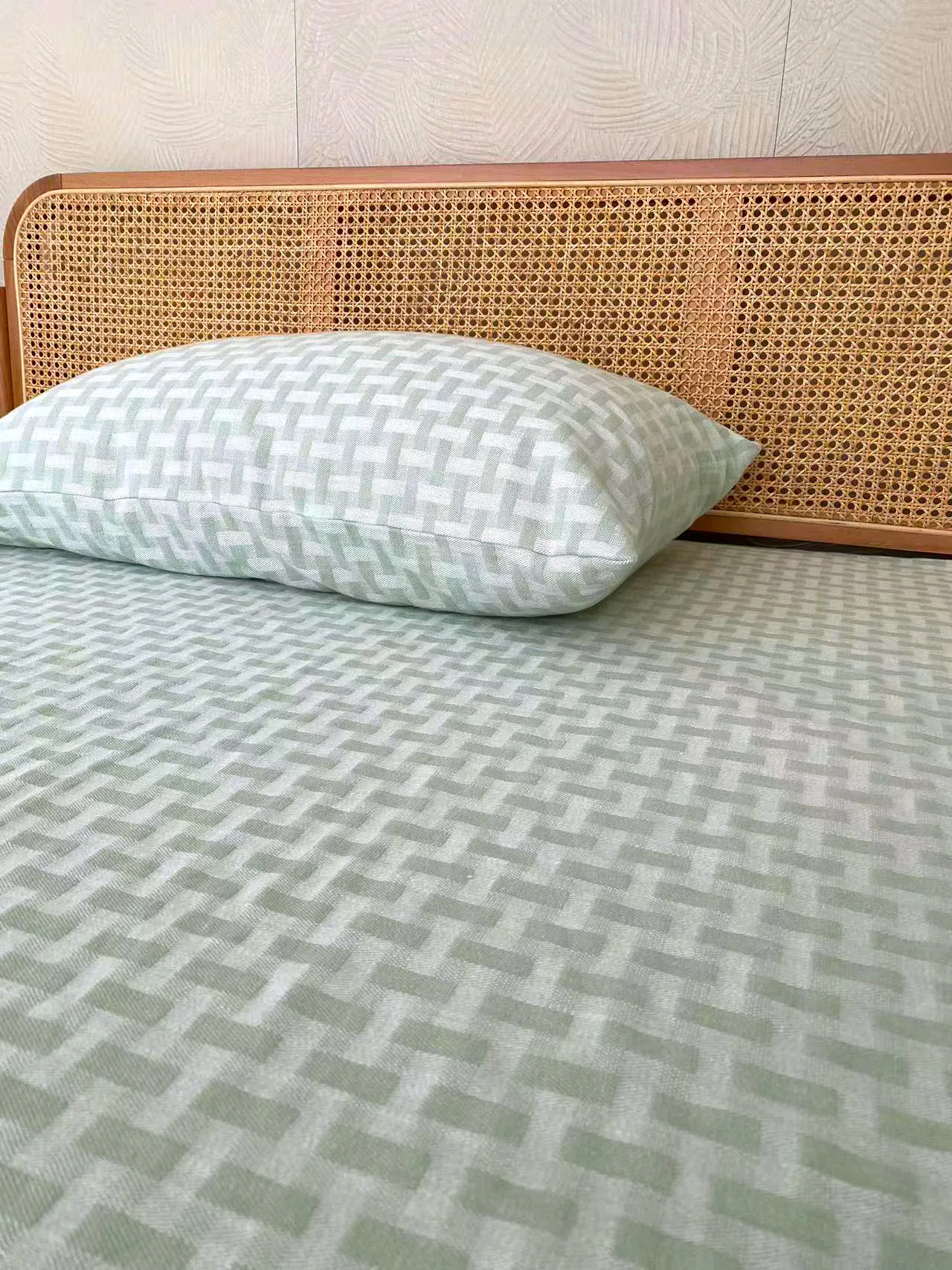 麻リネンの通気性と肌触りが本当に違う？その理由と暮らしにどう活かすか